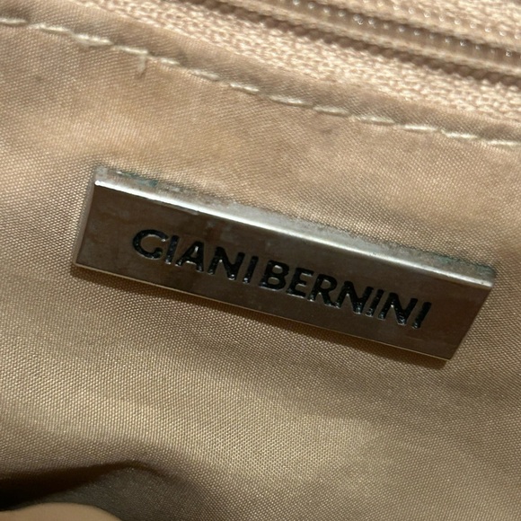 EUC Giani Bernini Block Signature Crossbody - Picture 7 of 16